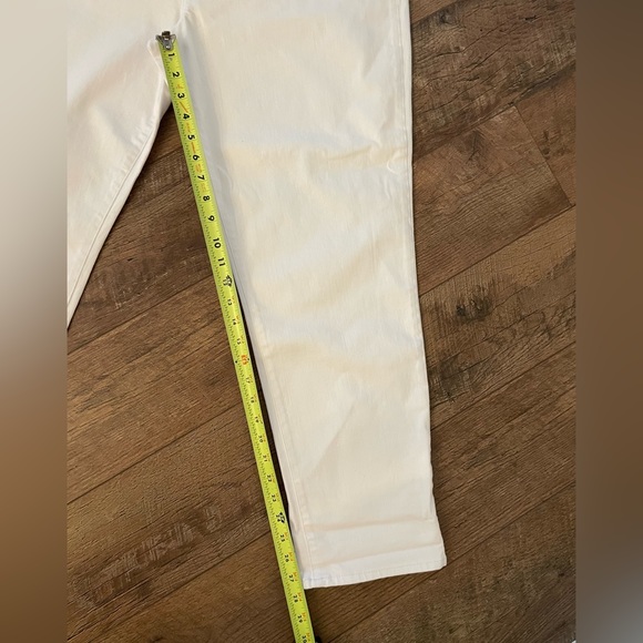 NWT! Gap Girlfiend Jean in White. Size 16/33. - Picture 9 of 12